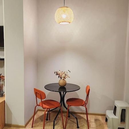 Studio With Balcony In Old City Tbilisi Bagian luar foto