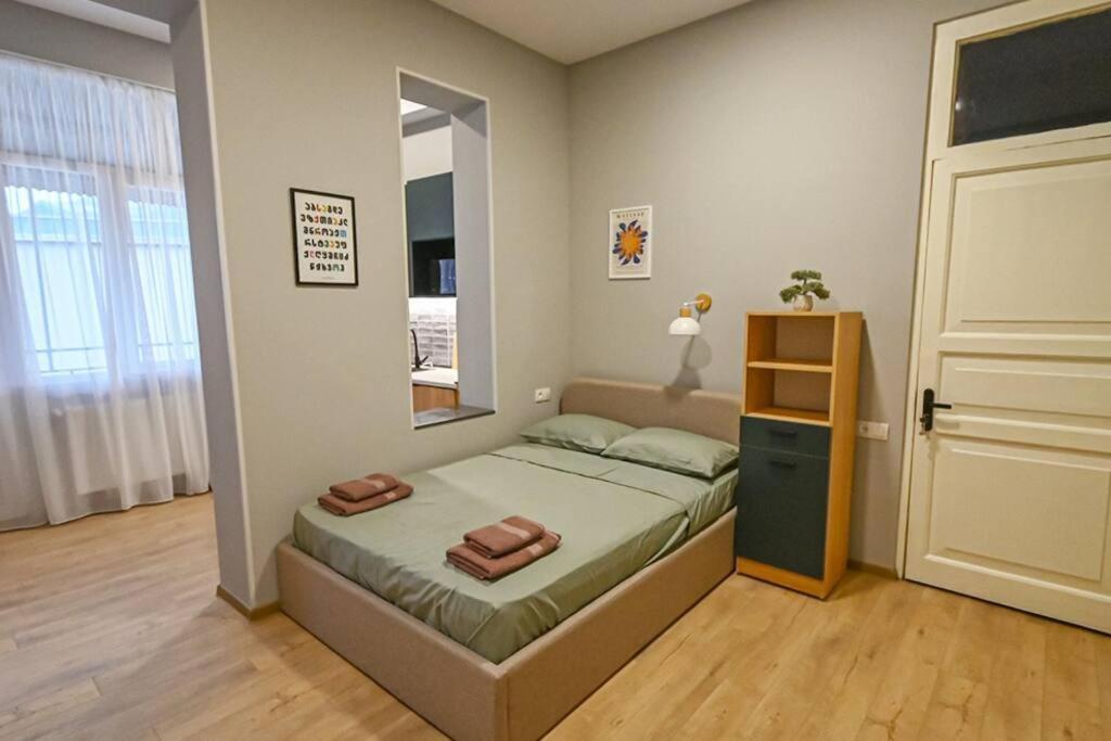Studio With Balcony In Old City Tbilisi Bagian luar foto